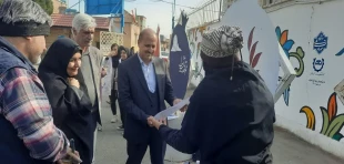 بازدید جناب آقای مهندس ممیز رئیس سازمان سیما و منظر شهرداری کاشان در آموزشکده  از روند اجرای پروژه ساخت المان‌ انار به مناسبت شب یلدا  2