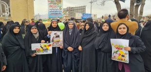 حضور پرشور کارکنان دانشکده ملی مهارت دختران کاشان در راه پیمایی 22 بهمن 2