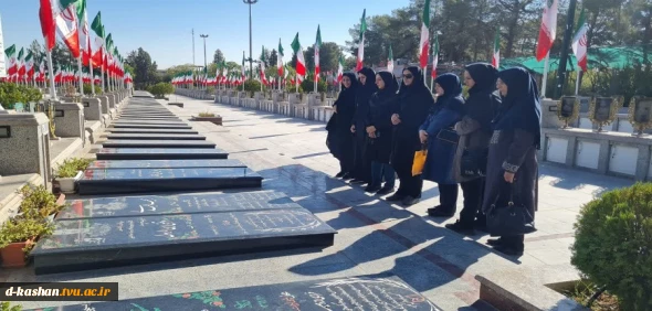 حضور کارکنان دانشکده در قطعه شهدای دارالسلام گلابچی به مناسبت هفته دولت و تجلیل از مقام شهدای کارمند