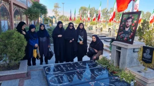 حضور کارکنان دانشکده در قطعه شهدای دارالسلام گلابچی به مناسبت هفته دولت و تجلیل از مقام شهدای کارمند 4