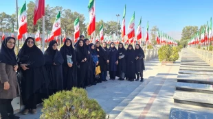 حضور کارکنان دانشکده در قطعه شهدای دارالسلام گلابچی به مناسبت هفته دولت و تجلیل از مقام شهدای کارمند 7