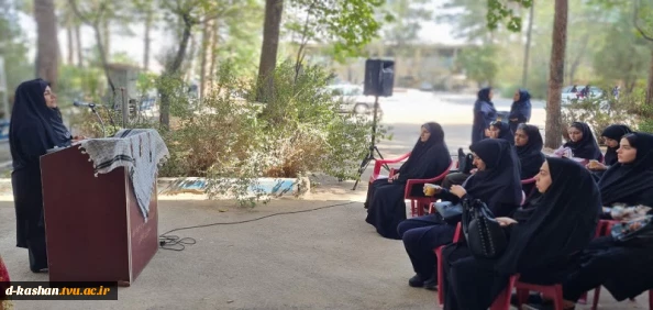 آیین اهتزاز پرچم مقدس جمهوری اسلامی ایران همزمان با شروع سال تحصیلی در دانشکده ملی مهارت دختران کاشان