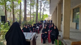 آیین اهتزاز پرچم مقدس جمهوری اسلامی ایران همزمان با شروع سال تحصیلی در دانشکده ملی مهارت دختران کاشان 2